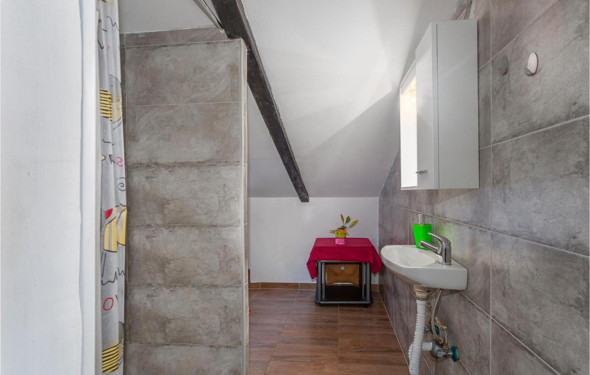 2 Bedroom Amazing Apartment In Nijvice Zewnętrze zdjęcie